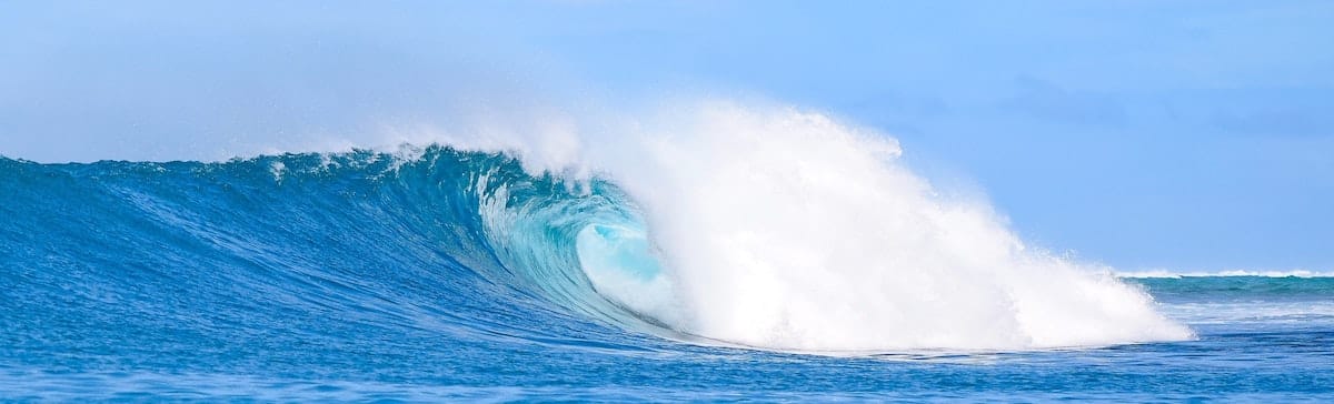 Clear Fresh ocean water waves banner 1200px